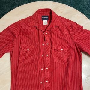Men’s Short Sleeve Pearl Snap Shirt.